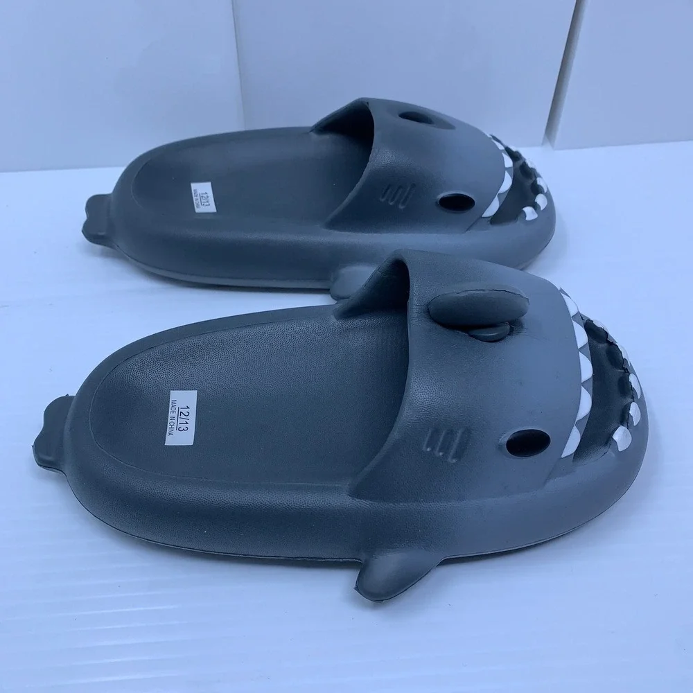 Unbranded Kids 12/13 Gray Shark Fin Open Toe EVA Foam Slide Sandals New